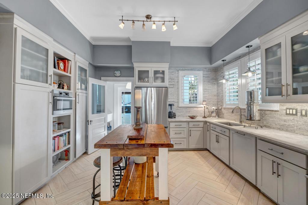 1880 EDGEWOOD Avenue S