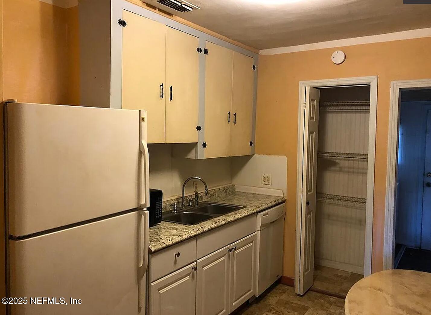 3335 COLUMBUS Avenue