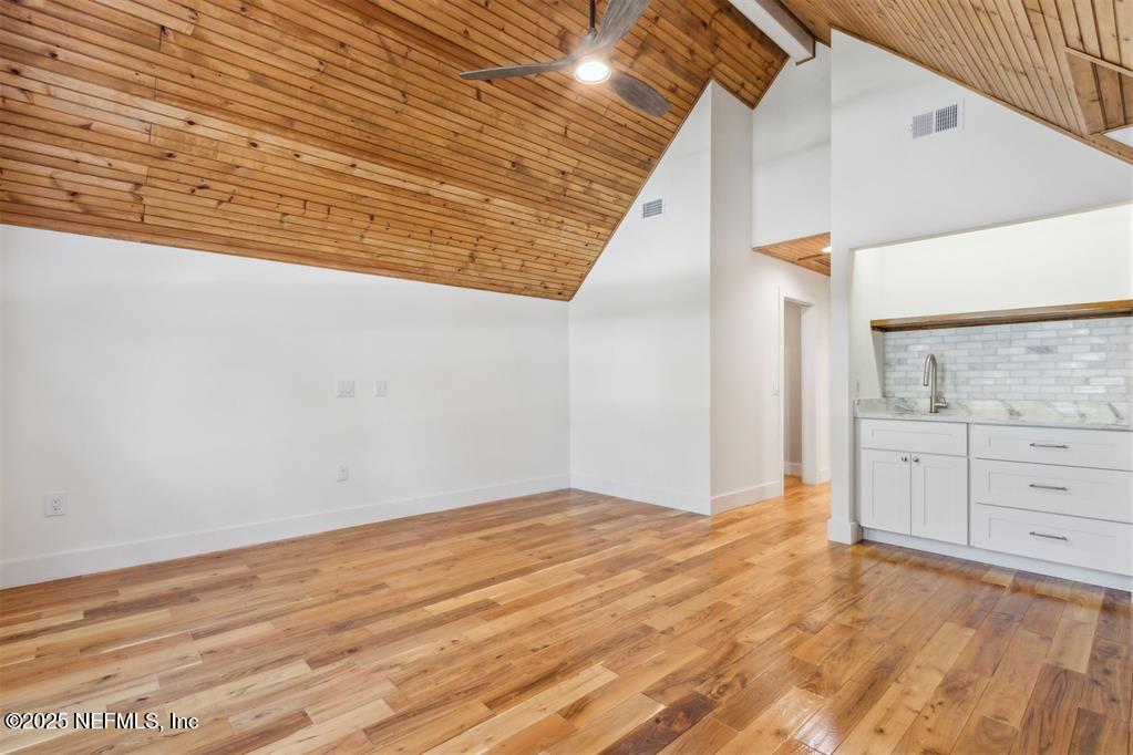 22 BELTED KINGFISHER Road