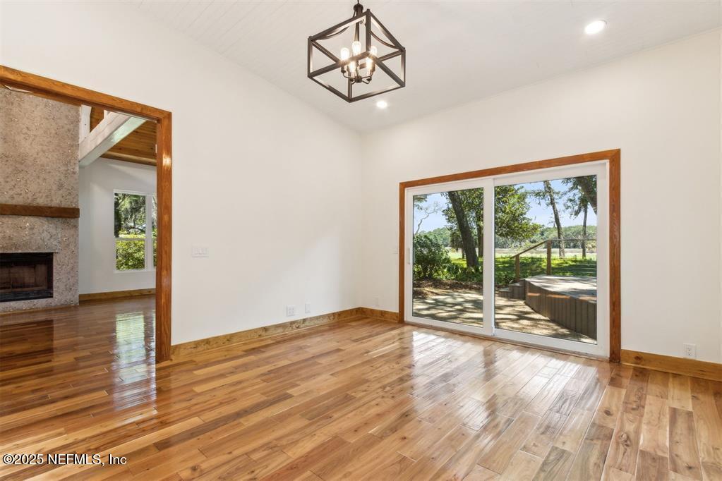 22 BELTED KINGFISHER Road