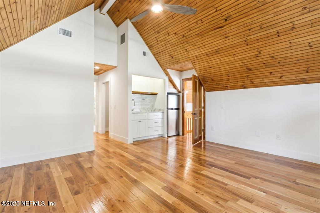 22 BELTED KINGFISHER Road