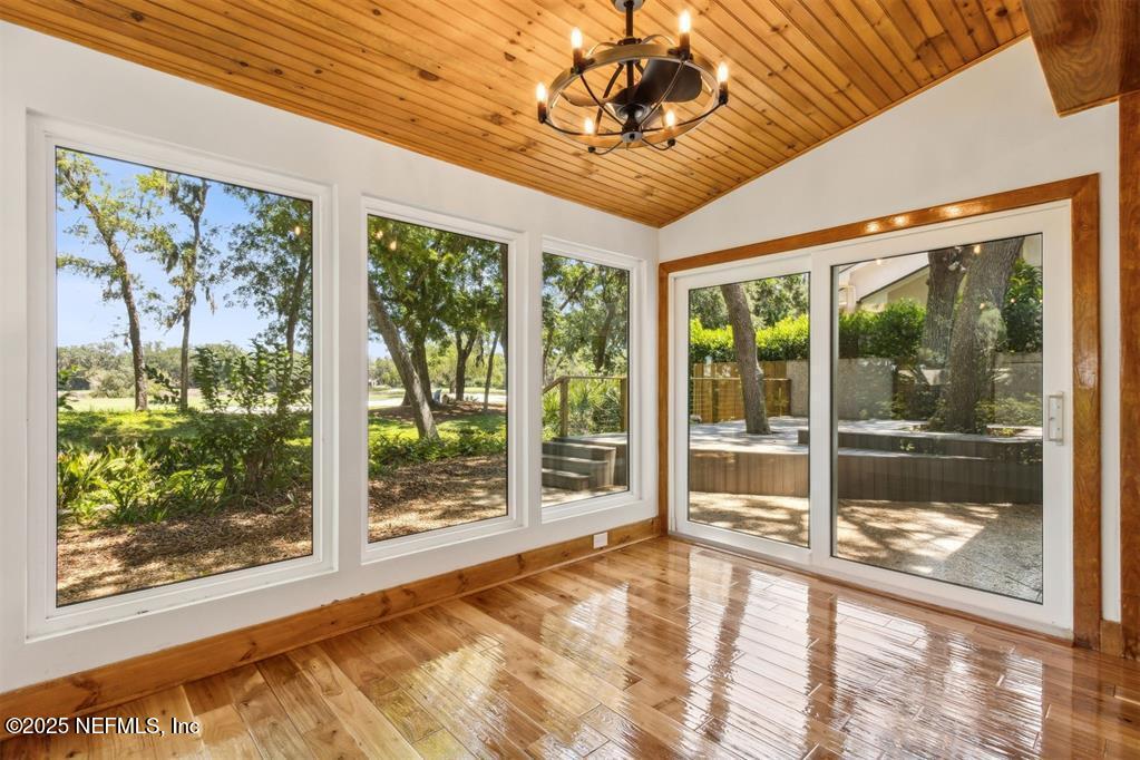 22 BELTED KINGFISHER Road