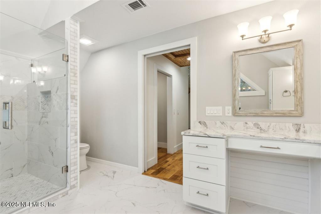 22 BELTED KINGFISHER Road