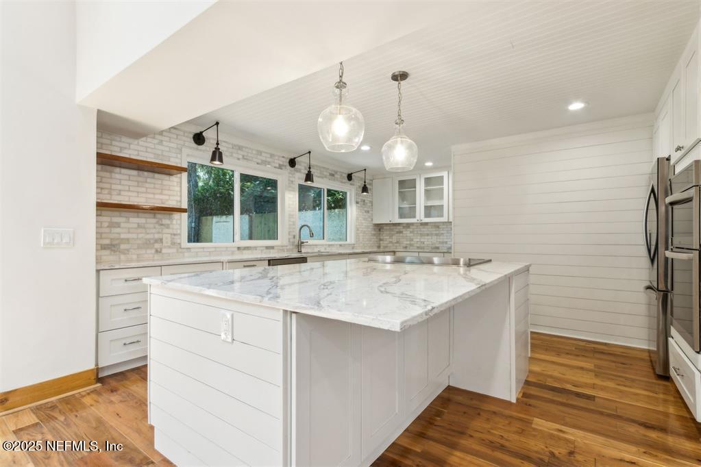 22 BELTED KINGFISHER Road