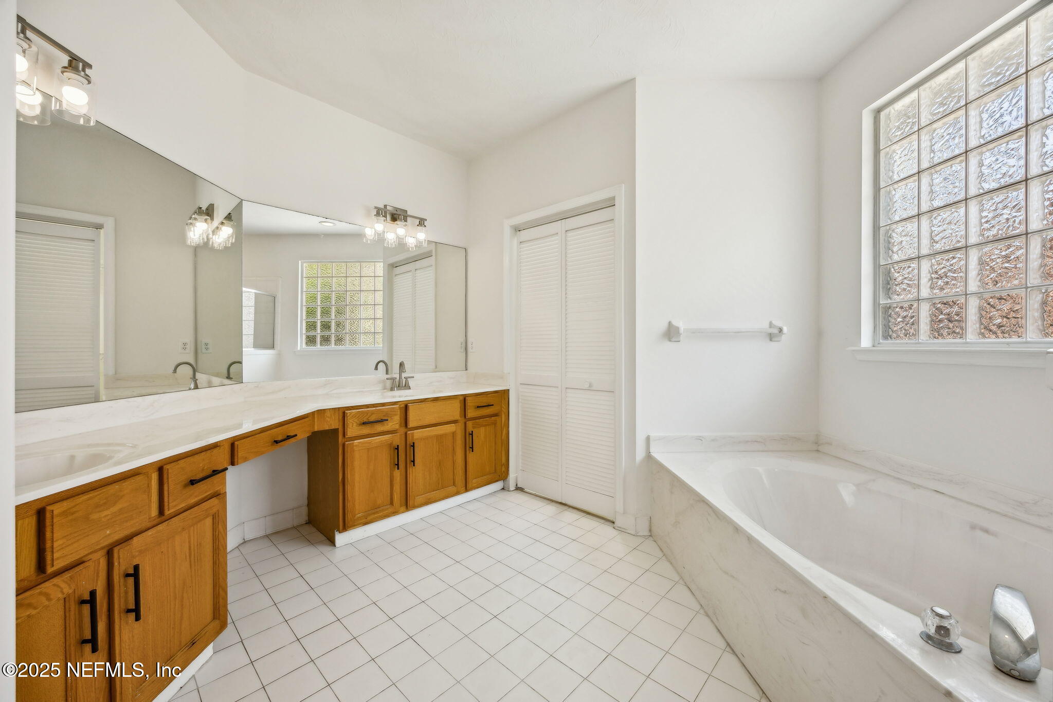 2421 HAWKCREST Drive E, St. Johns