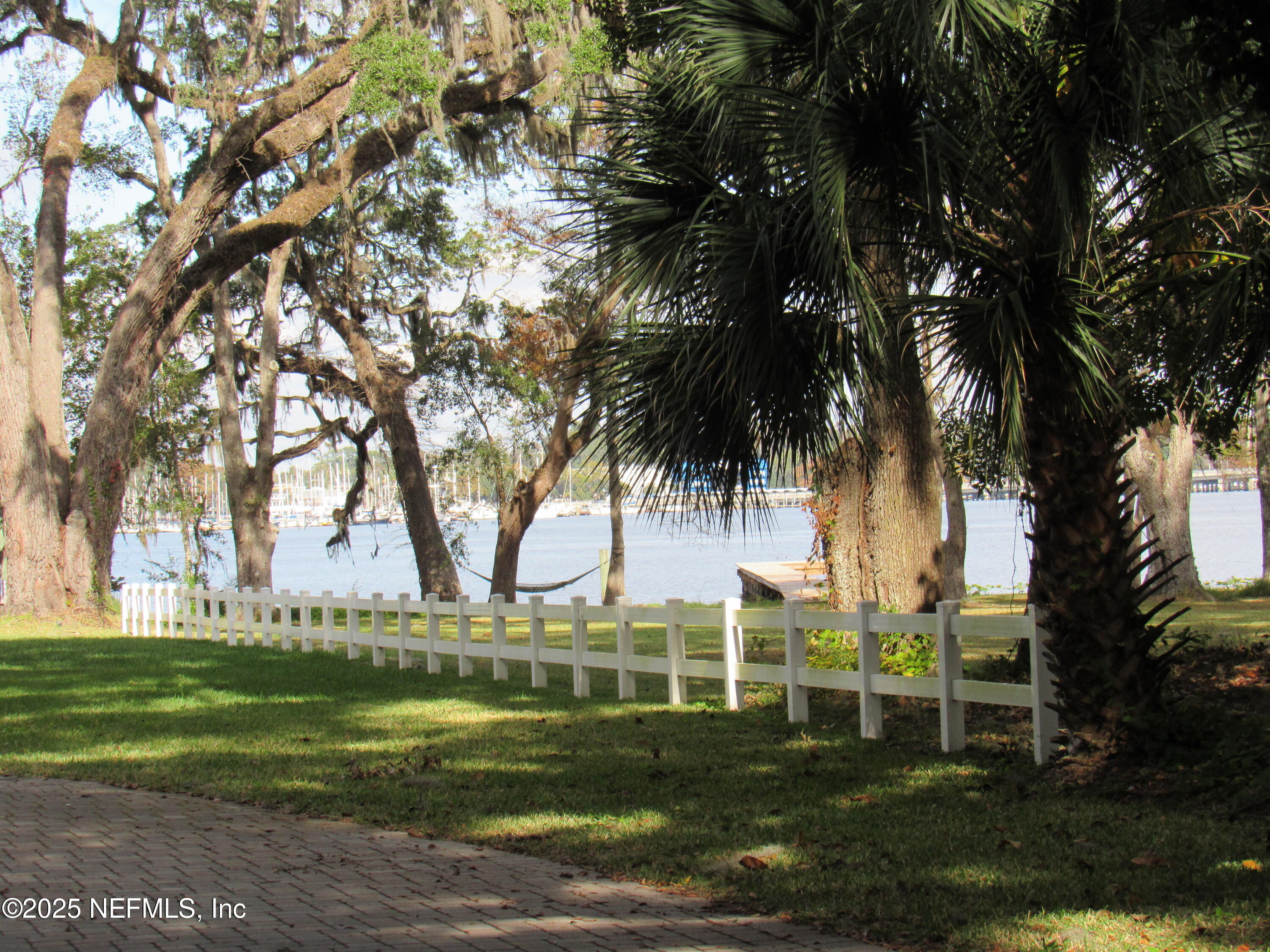 1273 FRUIT COVE Road N