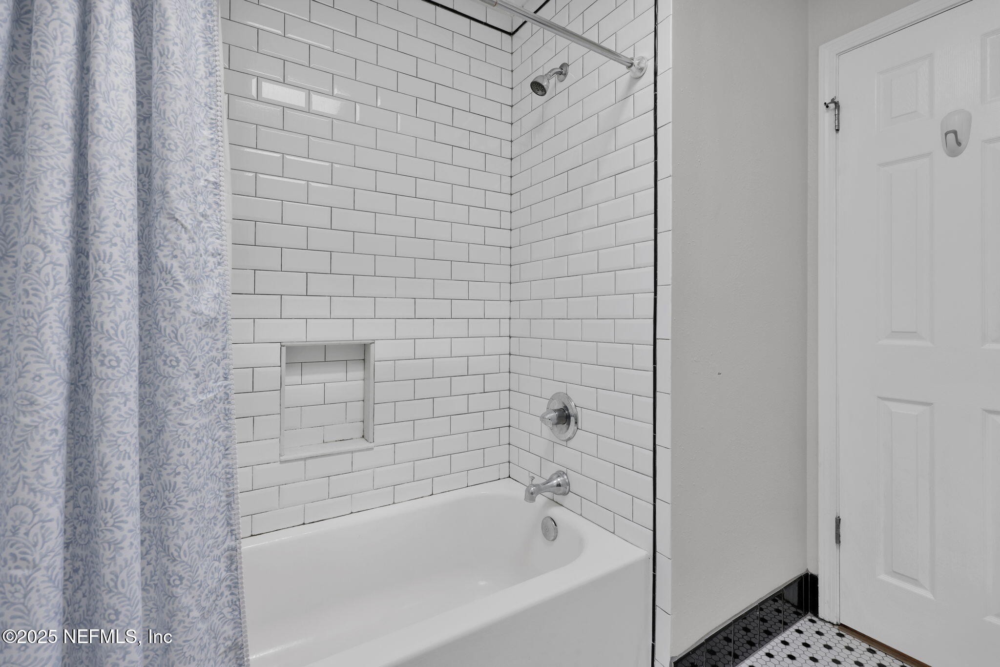 58 DOLPHIN Boulevard E