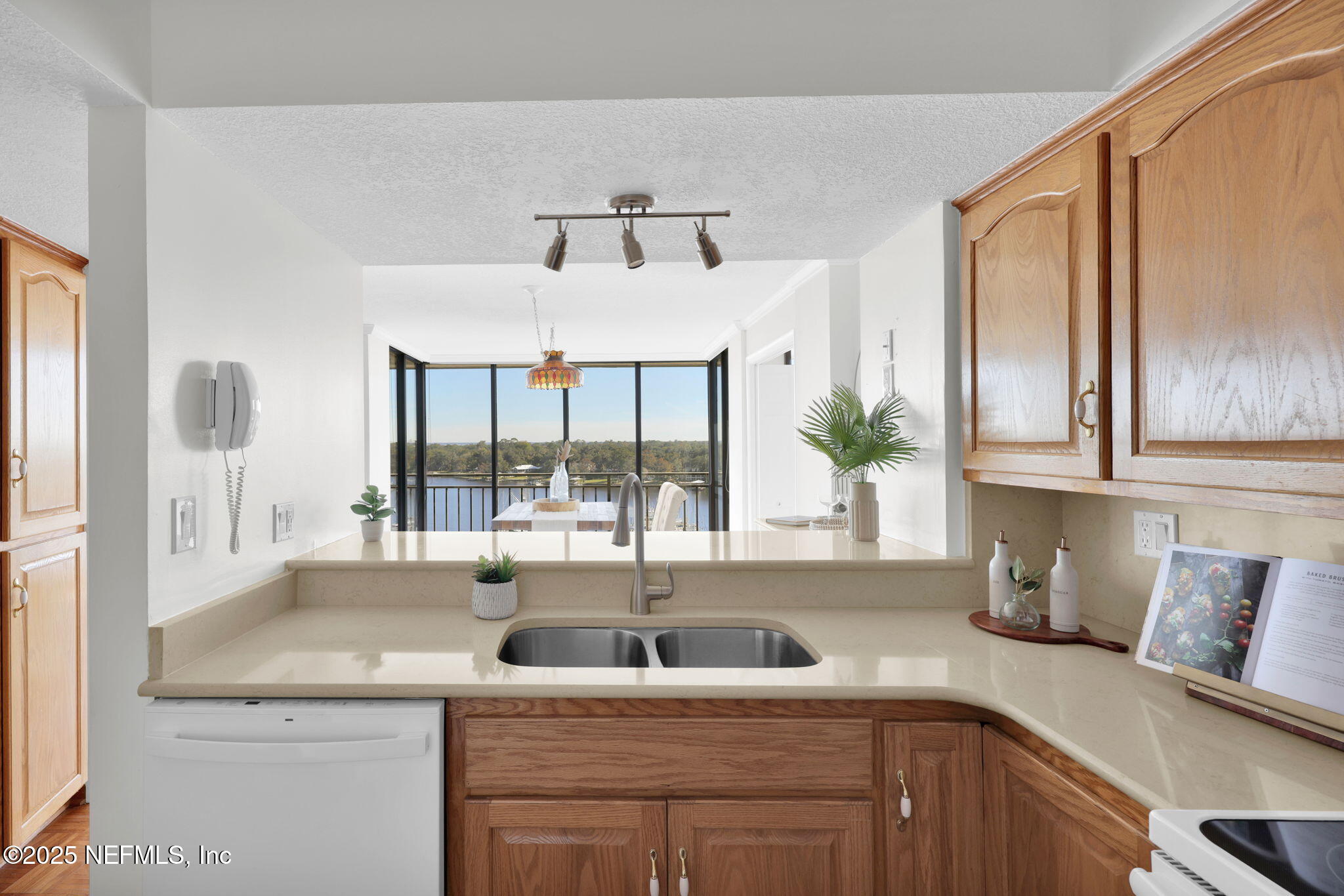 4401 LAKESIDE Drive 1204