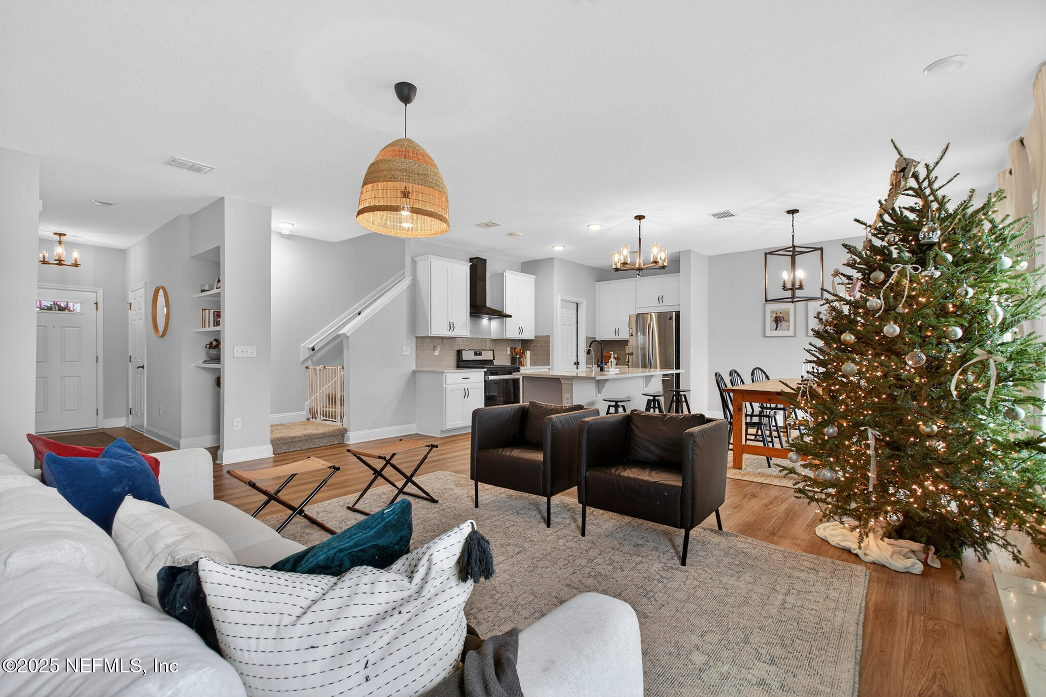 13659 HOLSINGER Boulevard