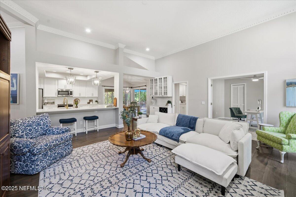 7007 CYPRESS BRIDGE Drive N