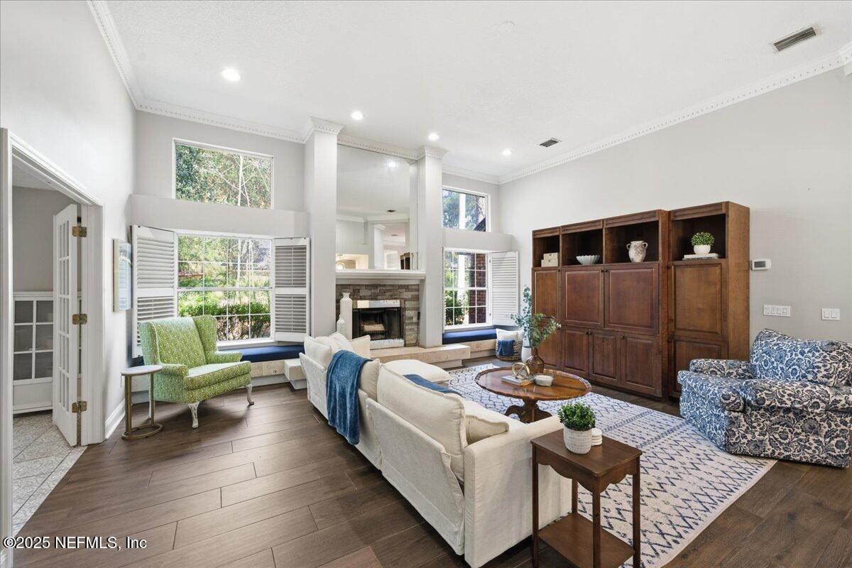 7007 CYPRESS BRIDGE Drive N