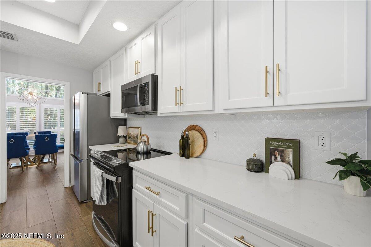 7007 CYPRESS BRIDGE Drive N