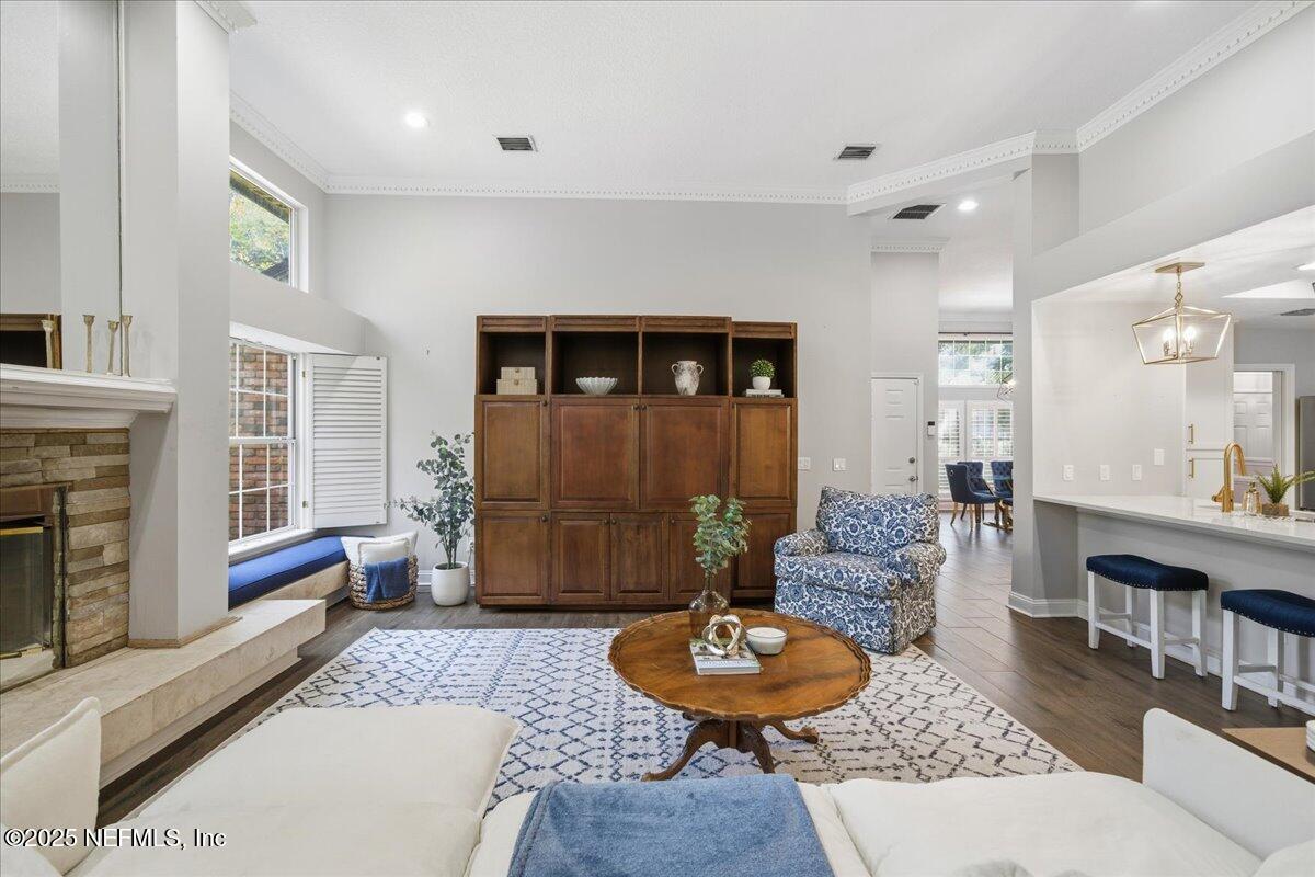 7007 CYPRESS BRIDGE Drive N