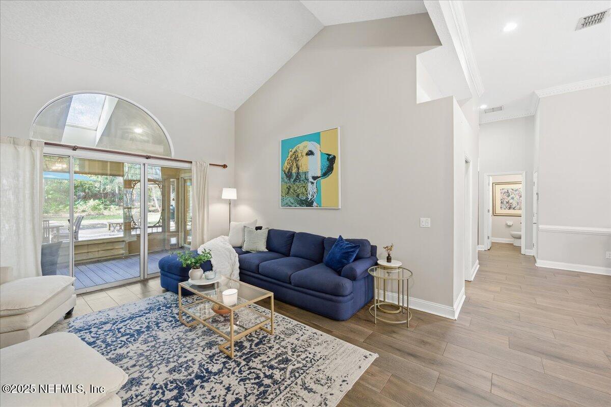 7007 CYPRESS BRIDGE Drive N