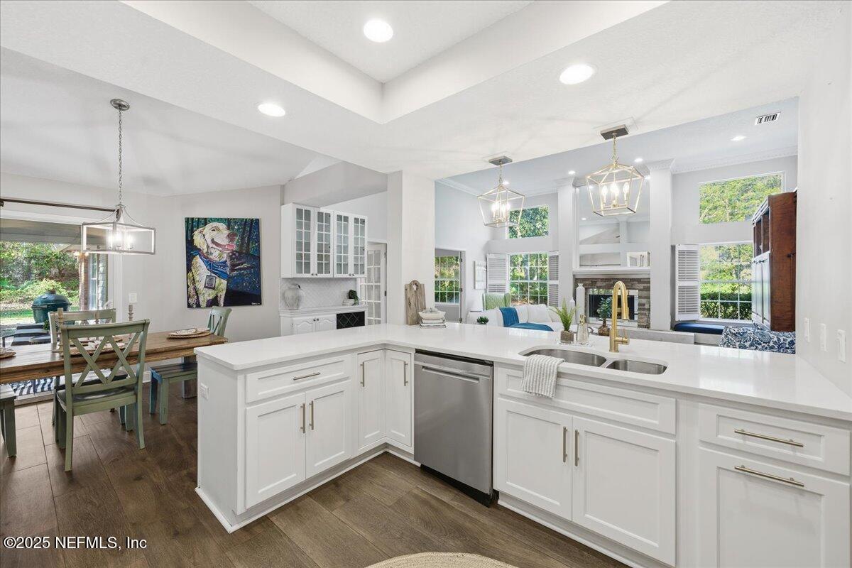 7007 CYPRESS BRIDGE Drive N