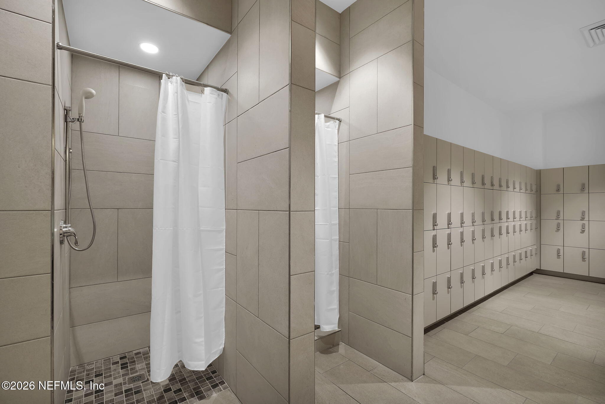 638 CURVED BAY Trail