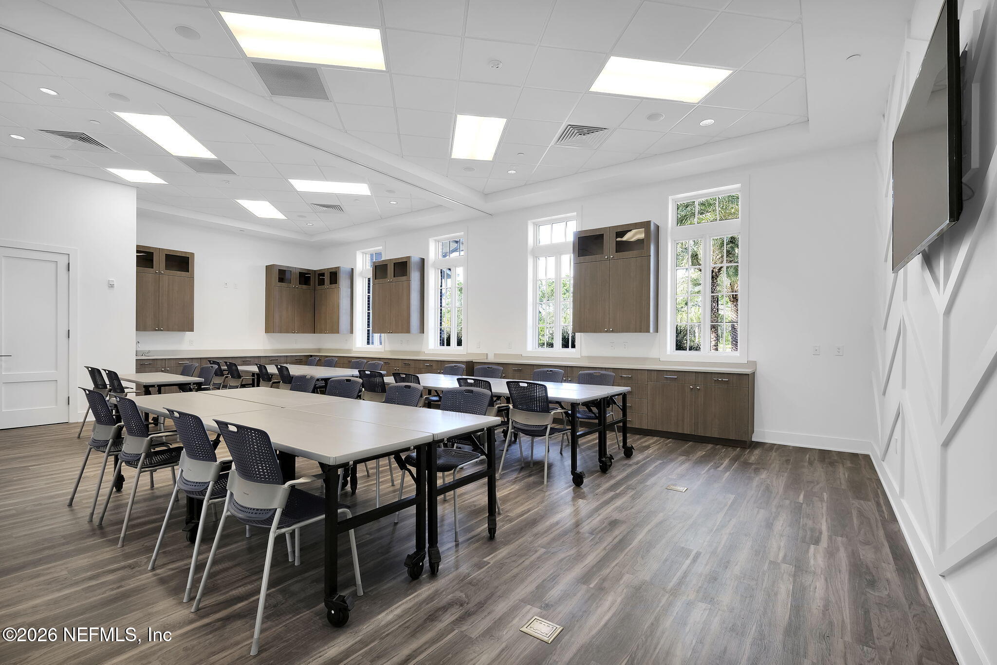 638 CURVED BAY Trail