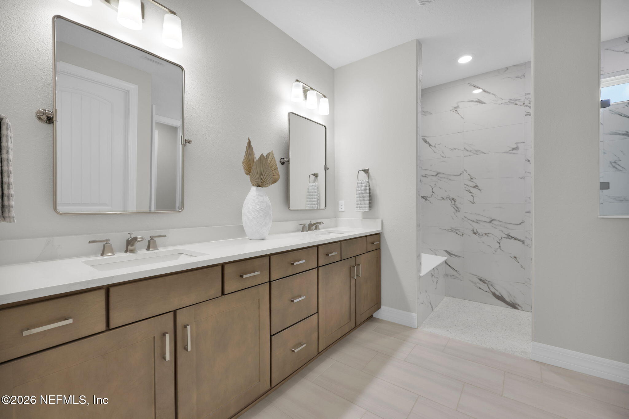 638 CURVED BAY Trail