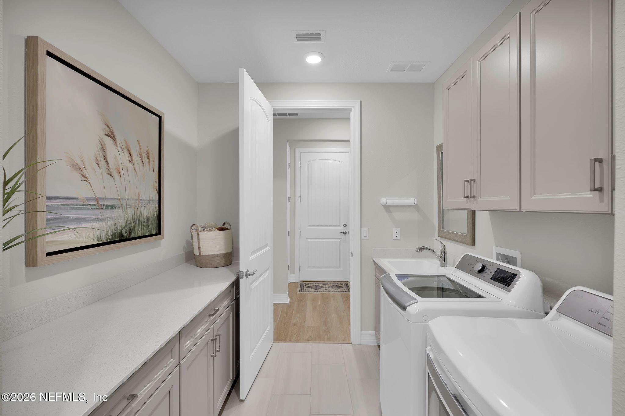 638 CURVED BAY Trail