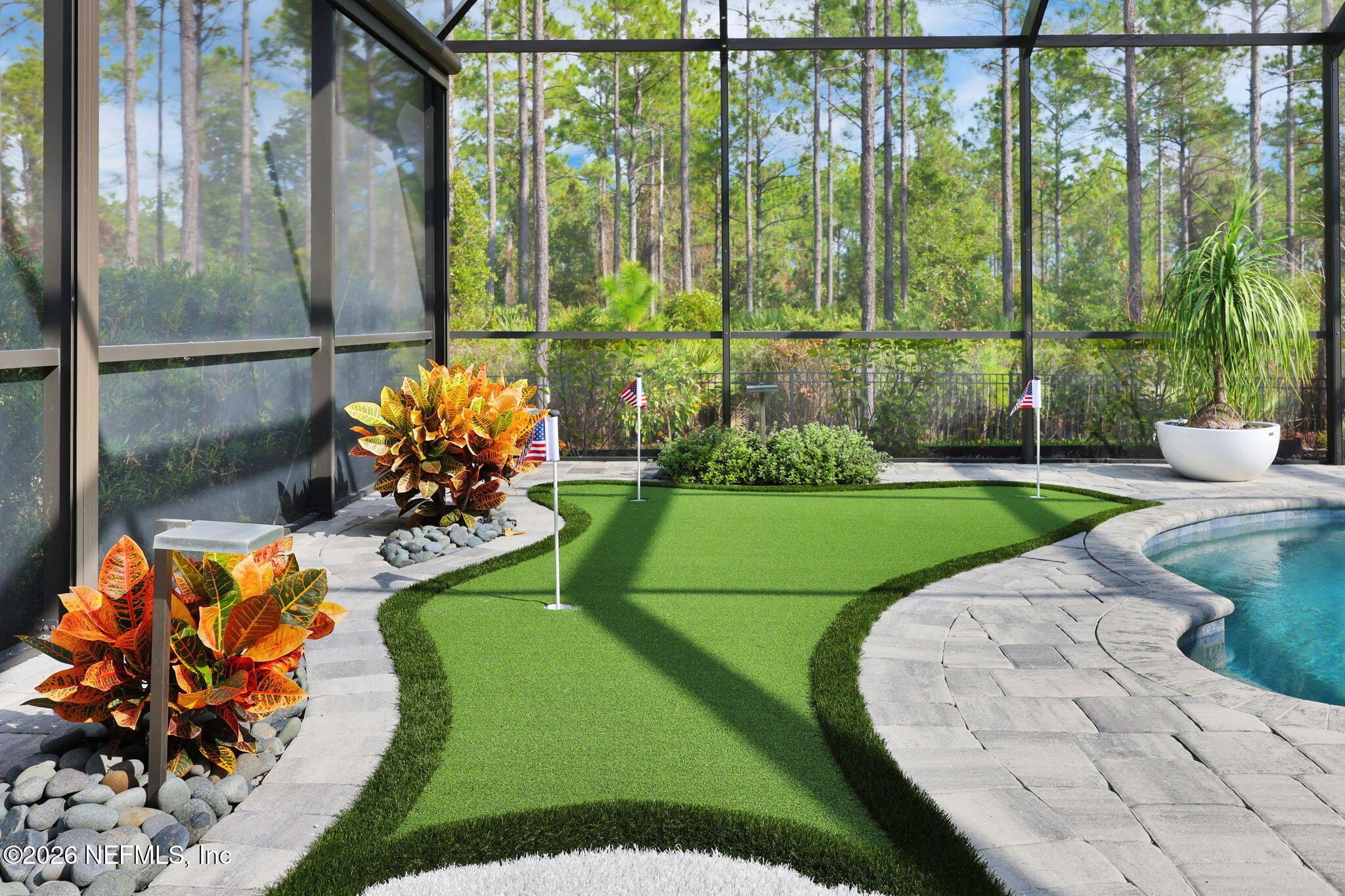 638 CURVED BAY Trail