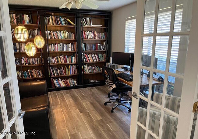 377 MAPLEWOOD Drive, St. Johns