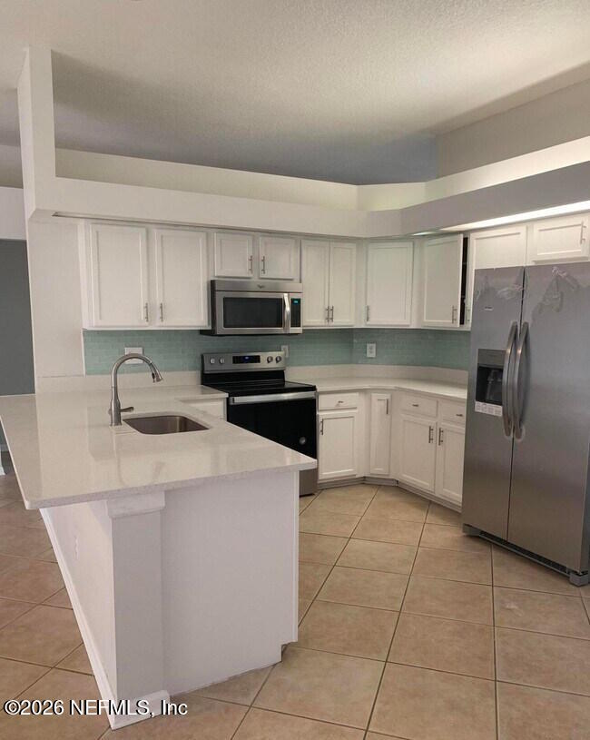 377 MAPLEWOOD Drive, St. Johns