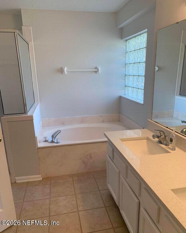 377 MAPLEWOOD Drive, St. Johns