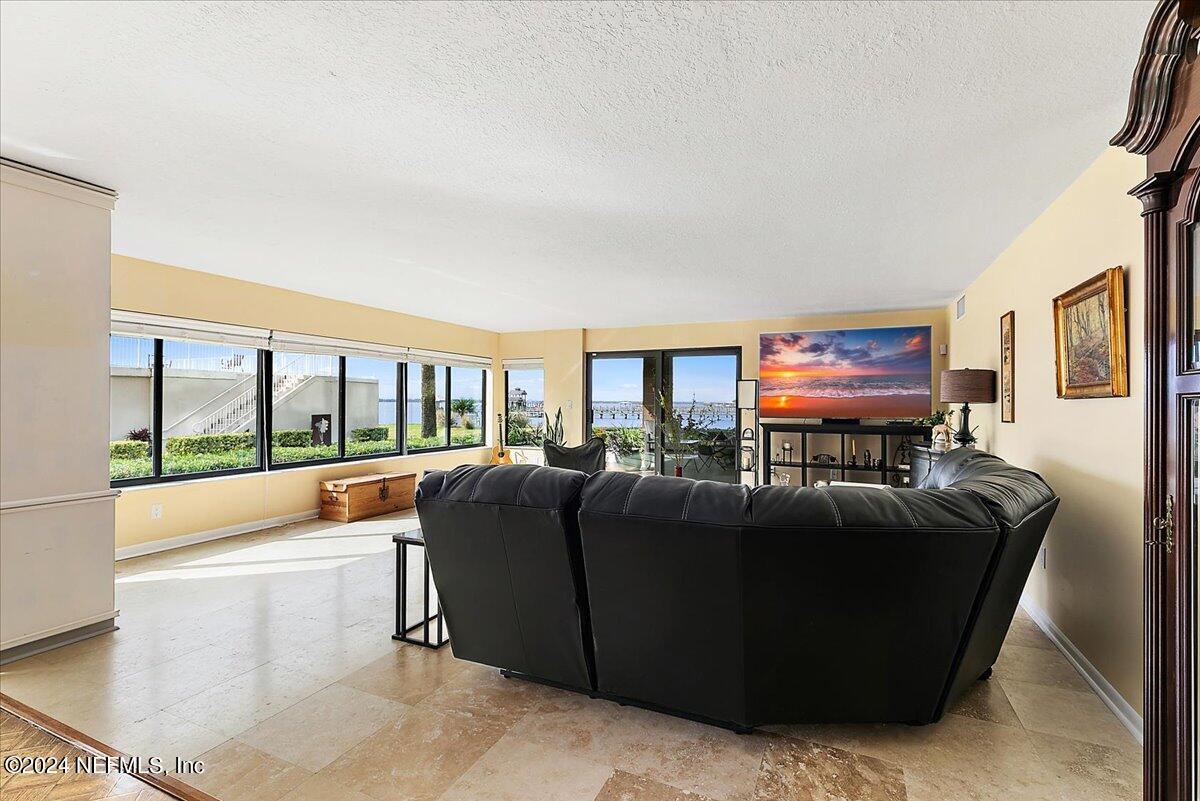 6000 SAN JOSE Boulevard 101