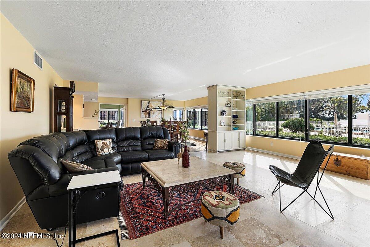 6000 SAN JOSE Boulevard 101