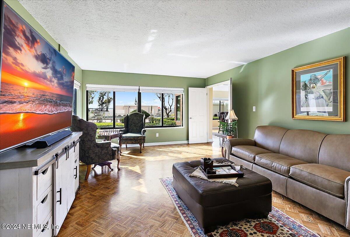 6000 SAN JOSE Boulevard 101