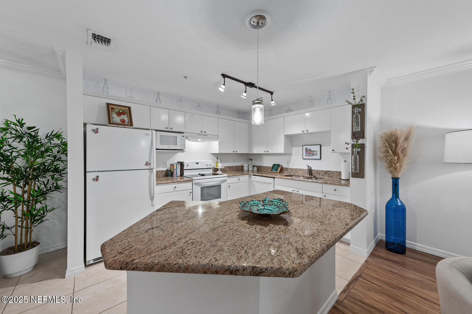 3591 KERNAN Boulevard S 807