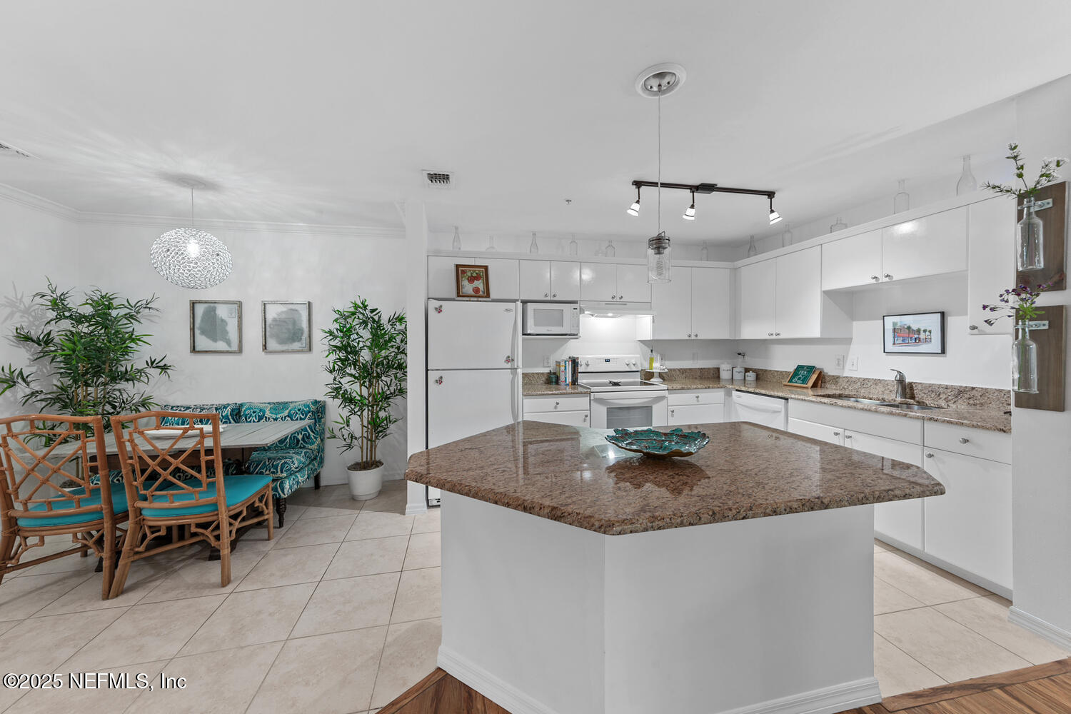 3591 KERNAN Boulevard S 807