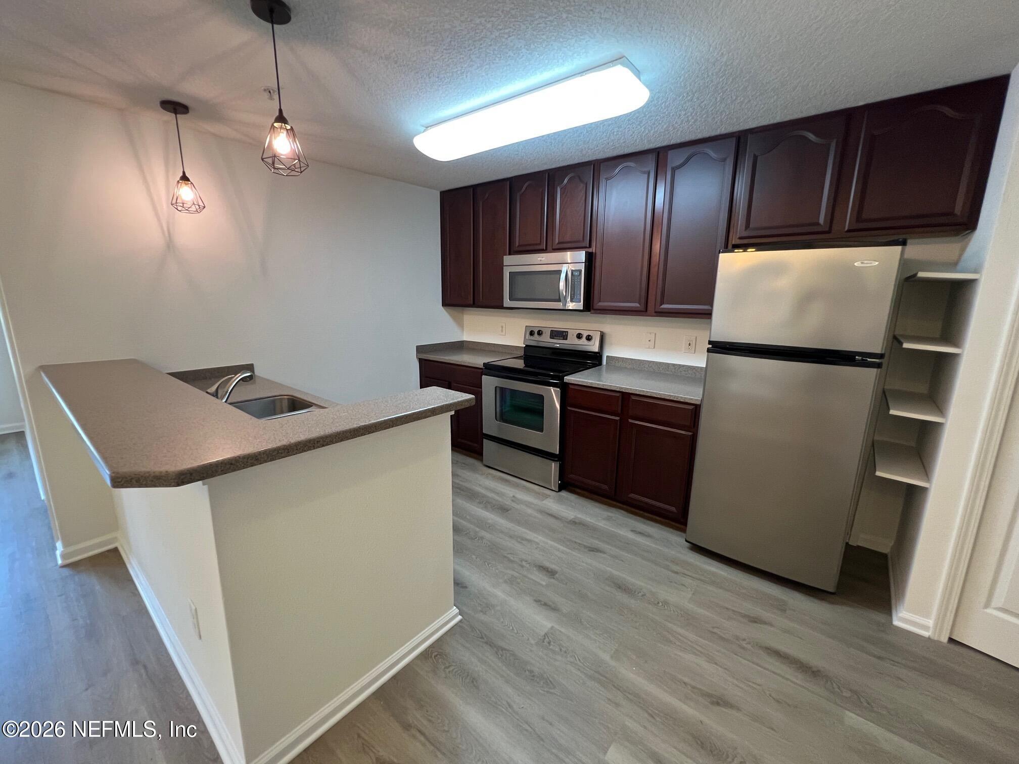 13811 HERONS LANDING Way 9
