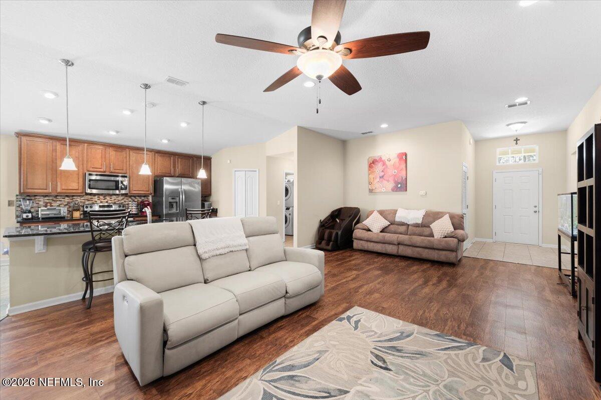 4150 VICTORIA LAKES Drive W