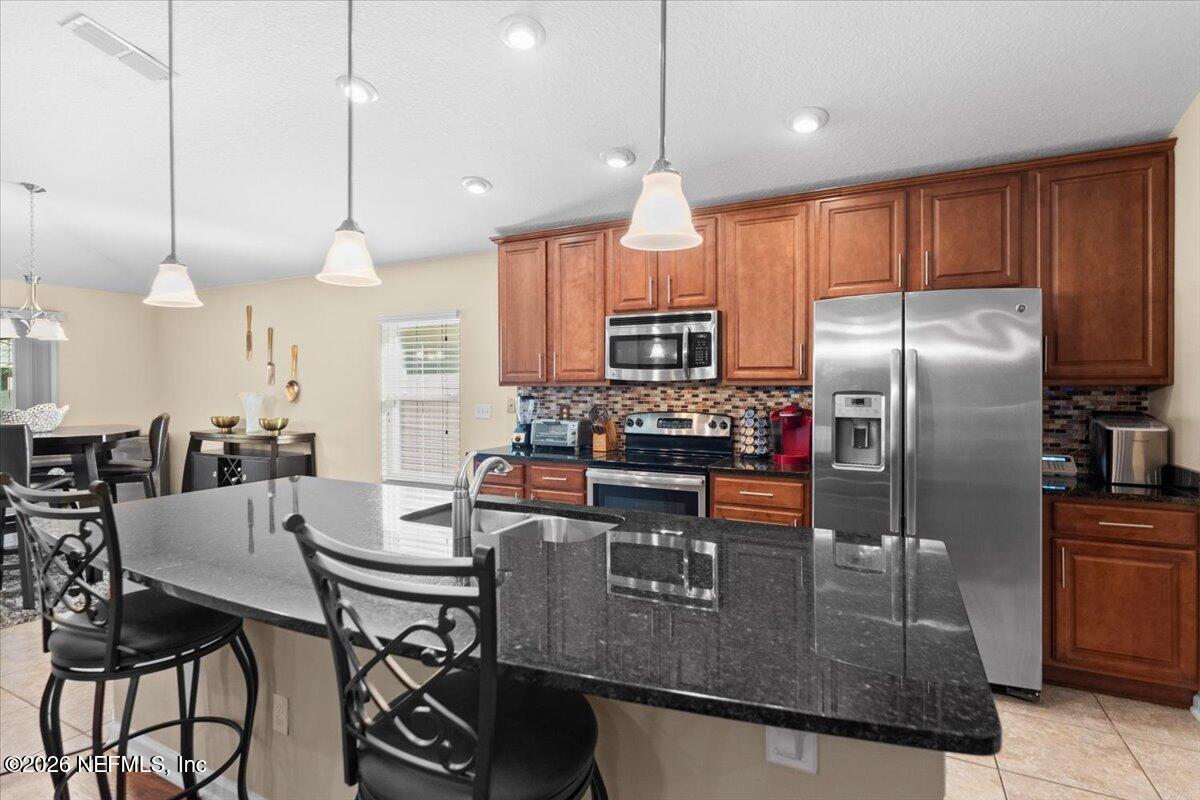 4150 VICTORIA LAKES Drive W