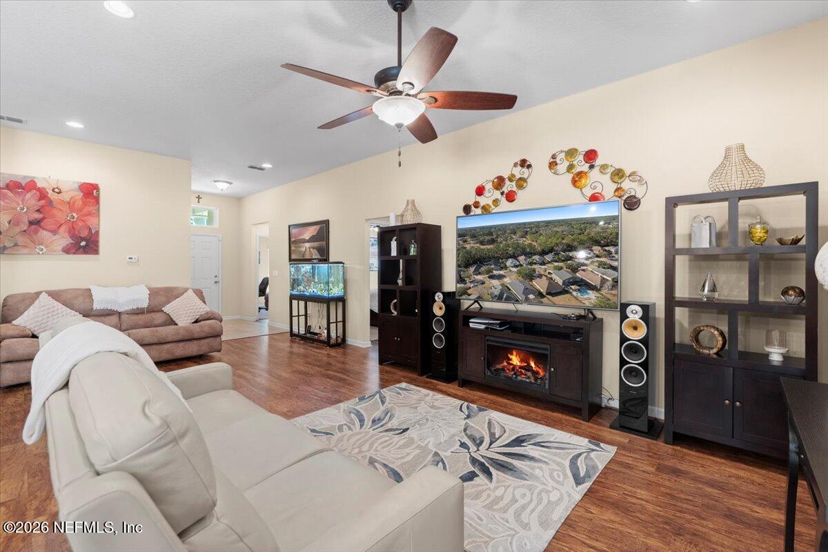 4150 VICTORIA LAKES Drive W