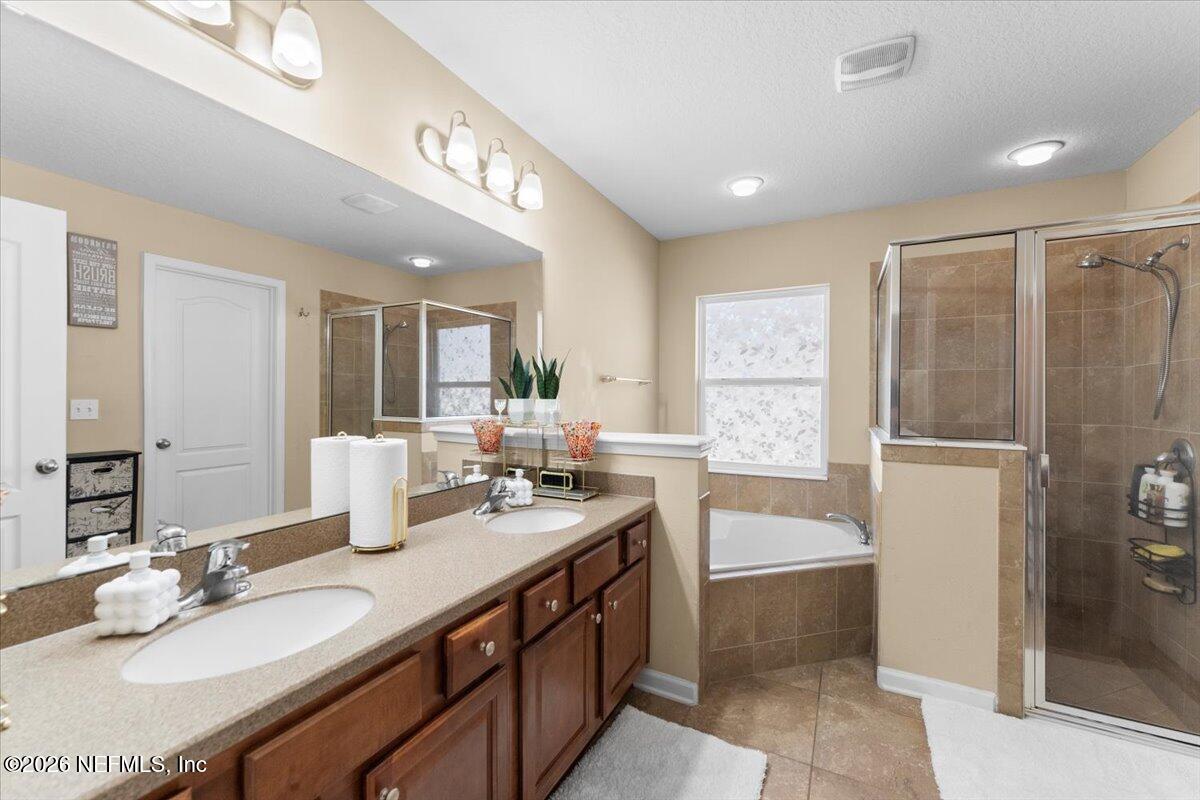 4150 VICTORIA LAKES Drive W