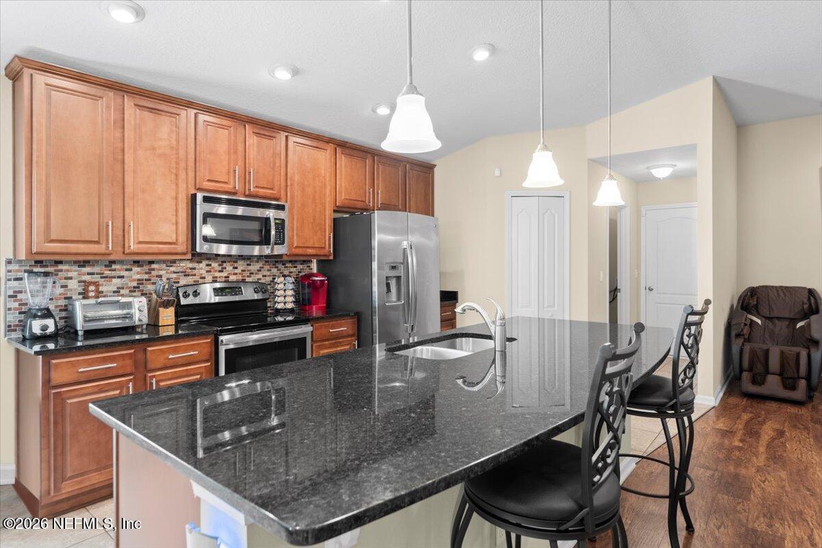 4150 VICTORIA LAKES Drive W