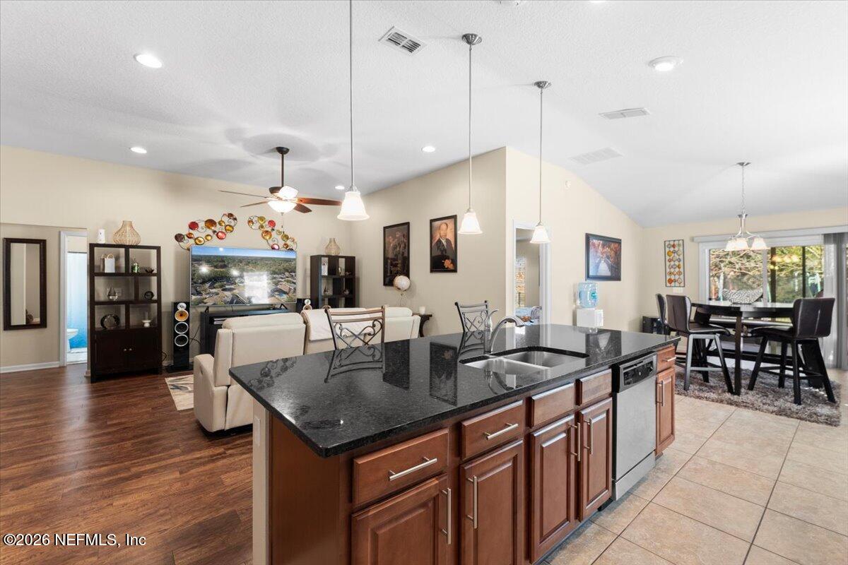 4150 VICTORIA LAKES Drive W