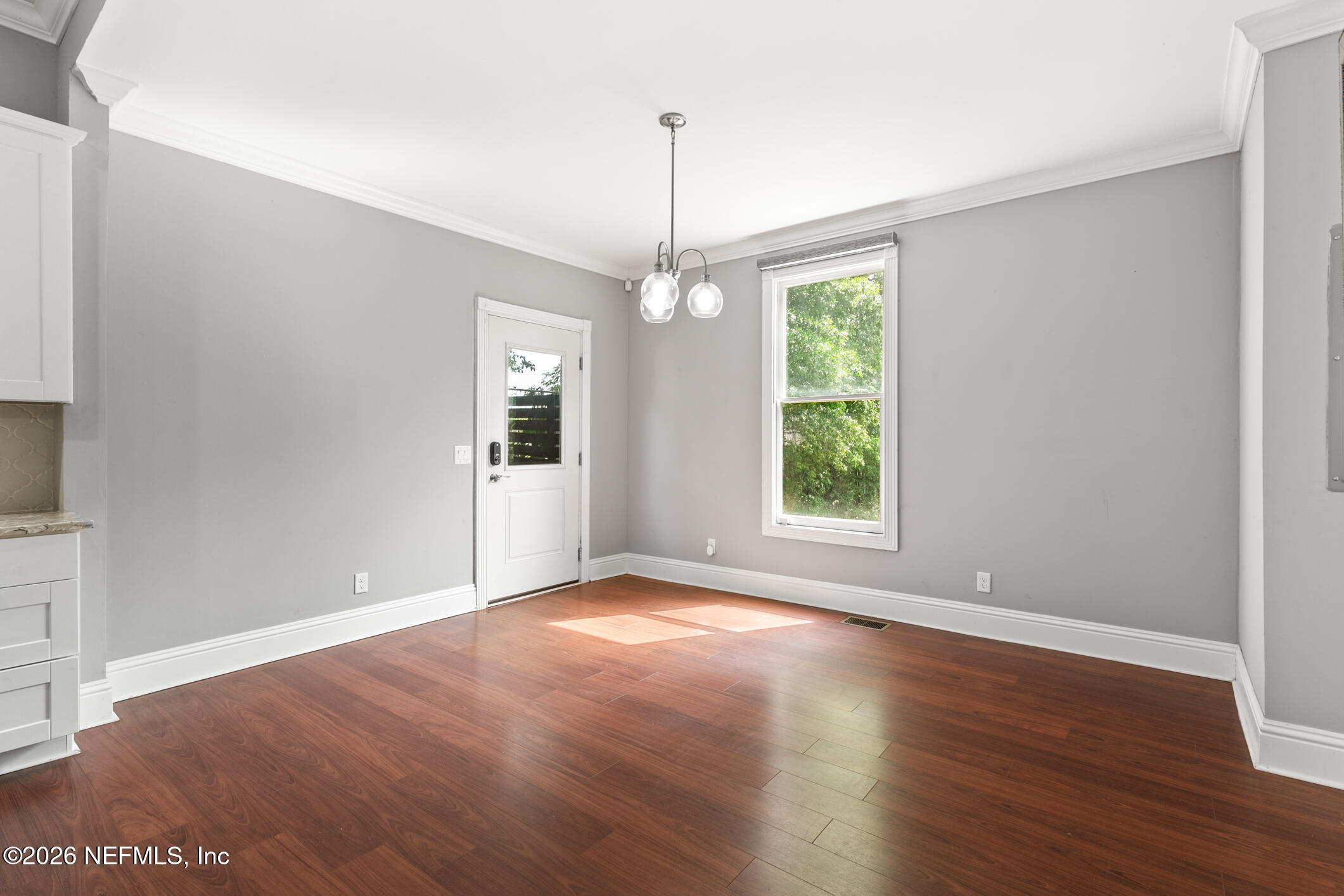 423 WALNUT Court