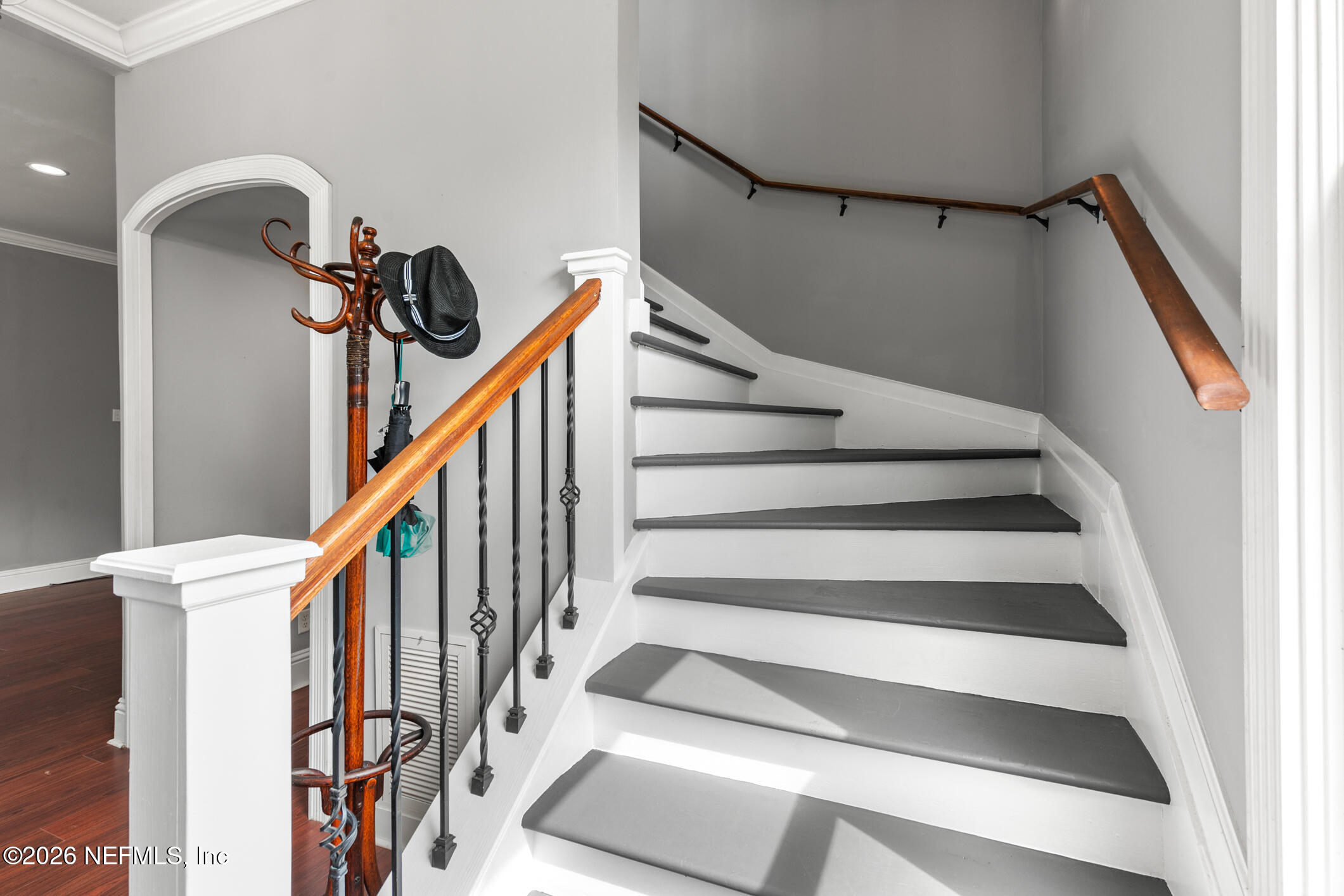 423 WALNUT Court