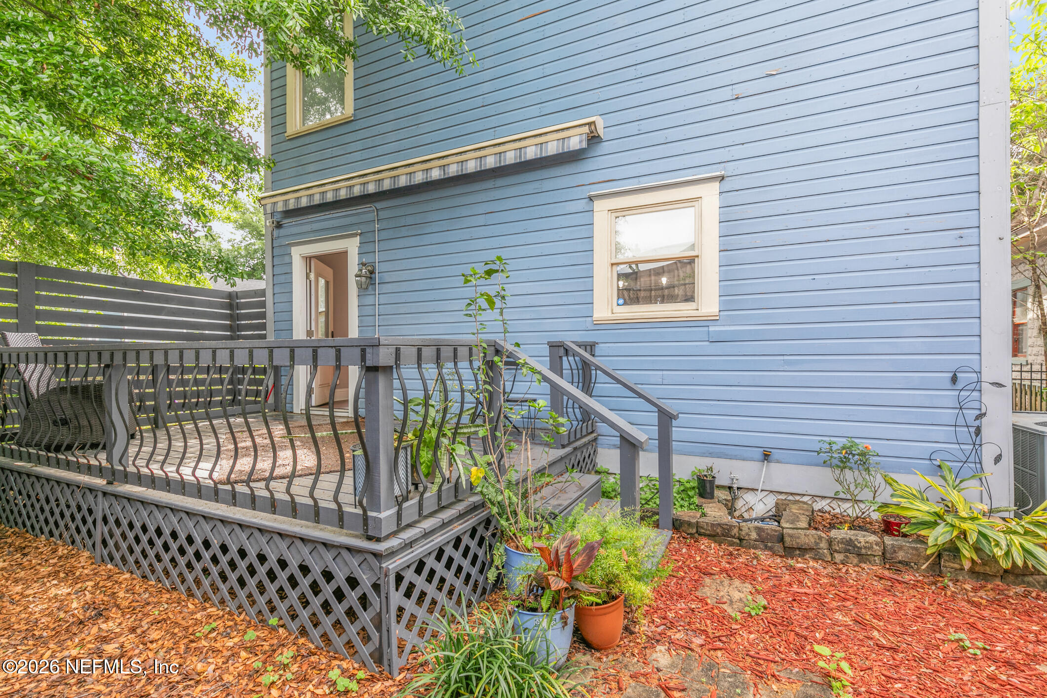 423 WALNUT Court