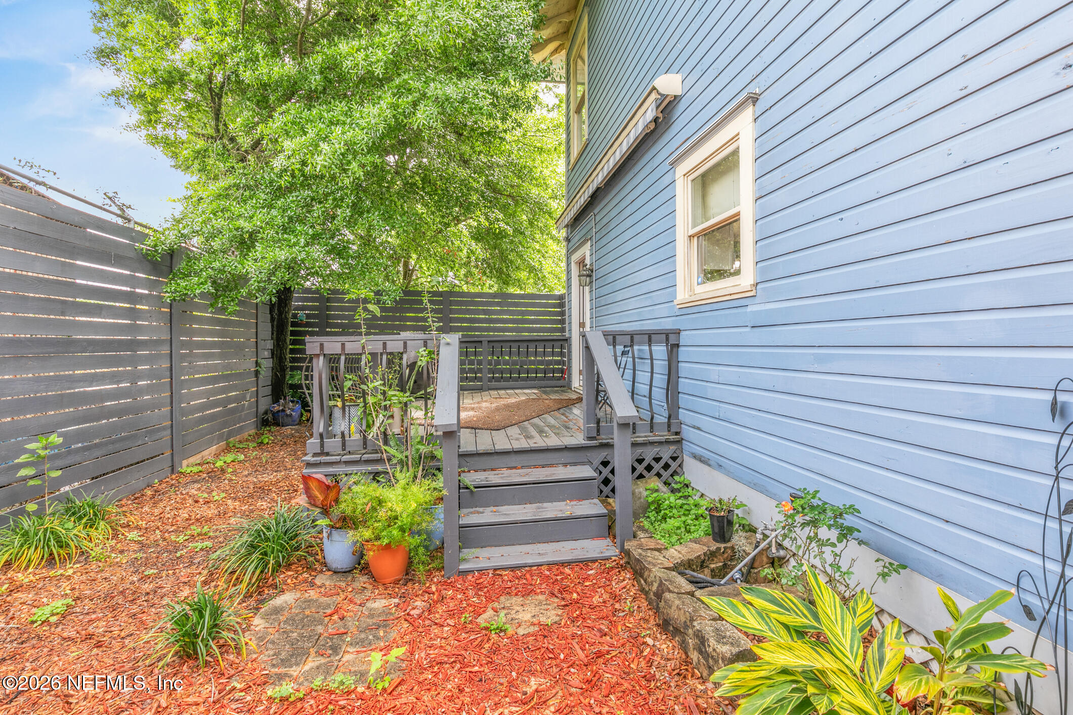 423 WALNUT Court