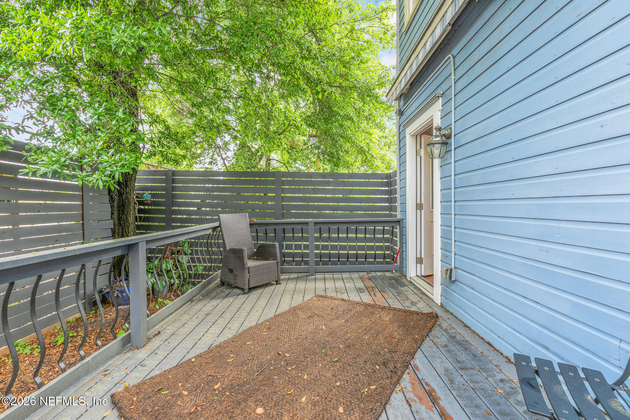 423 WALNUT Court