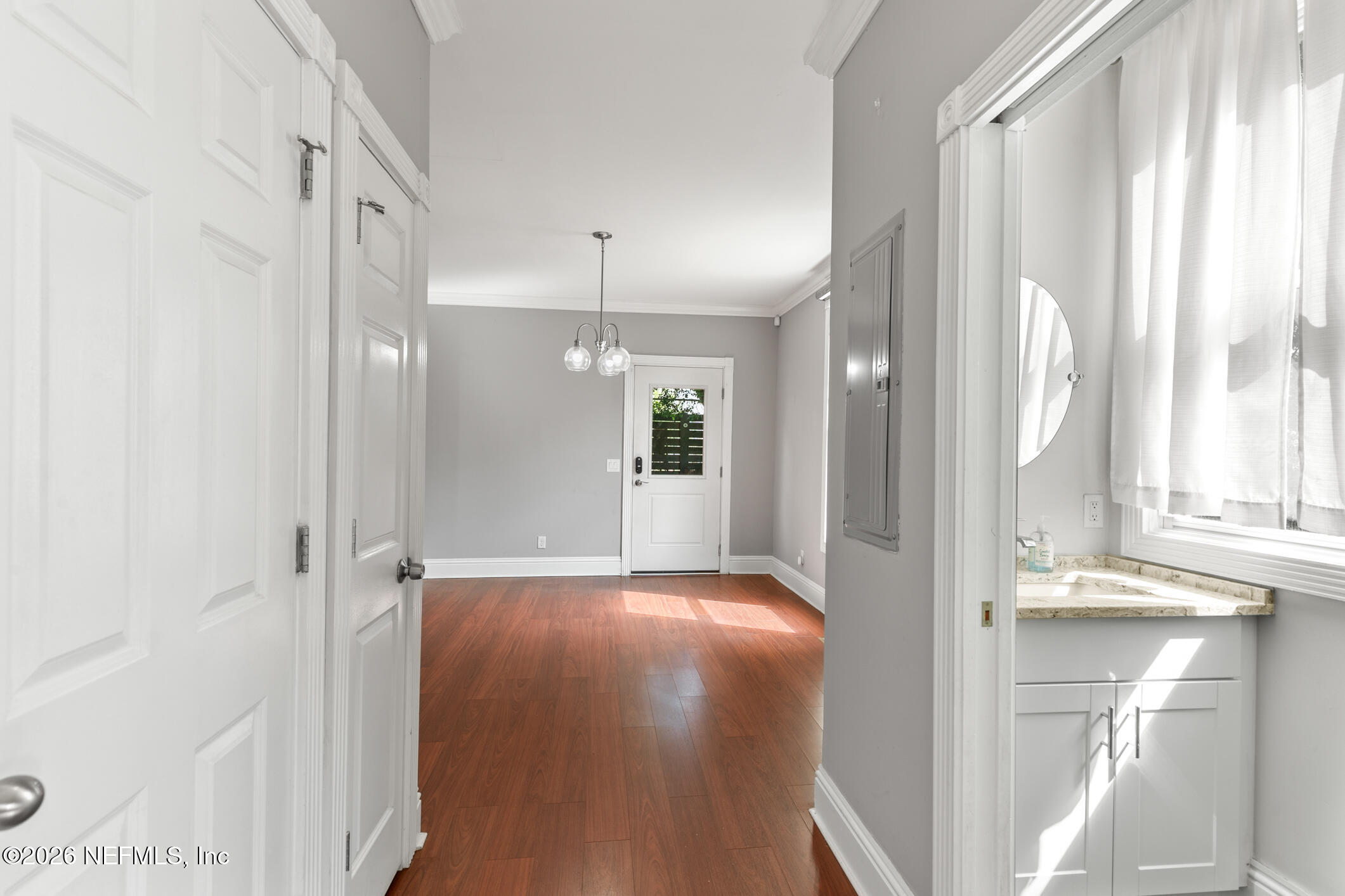 423 WALNUT Court
