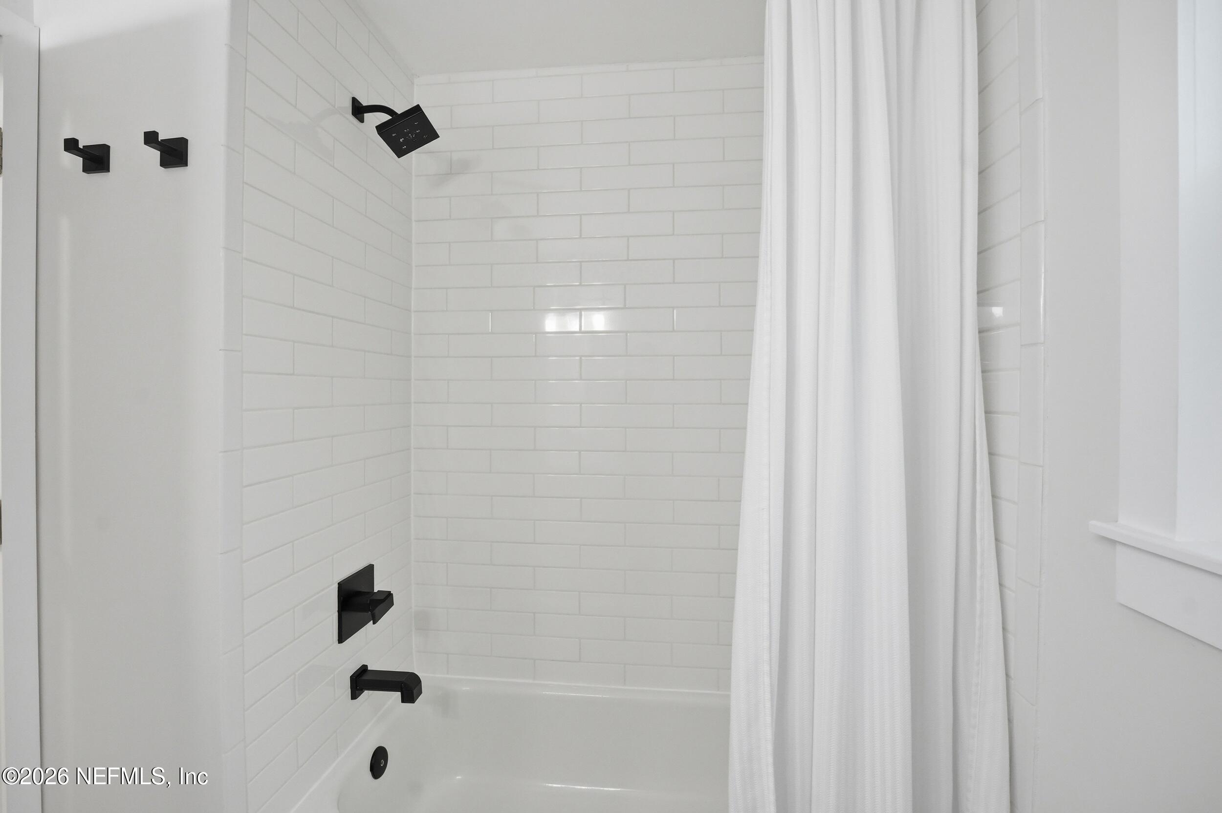 1673 LINKSIDE Court N