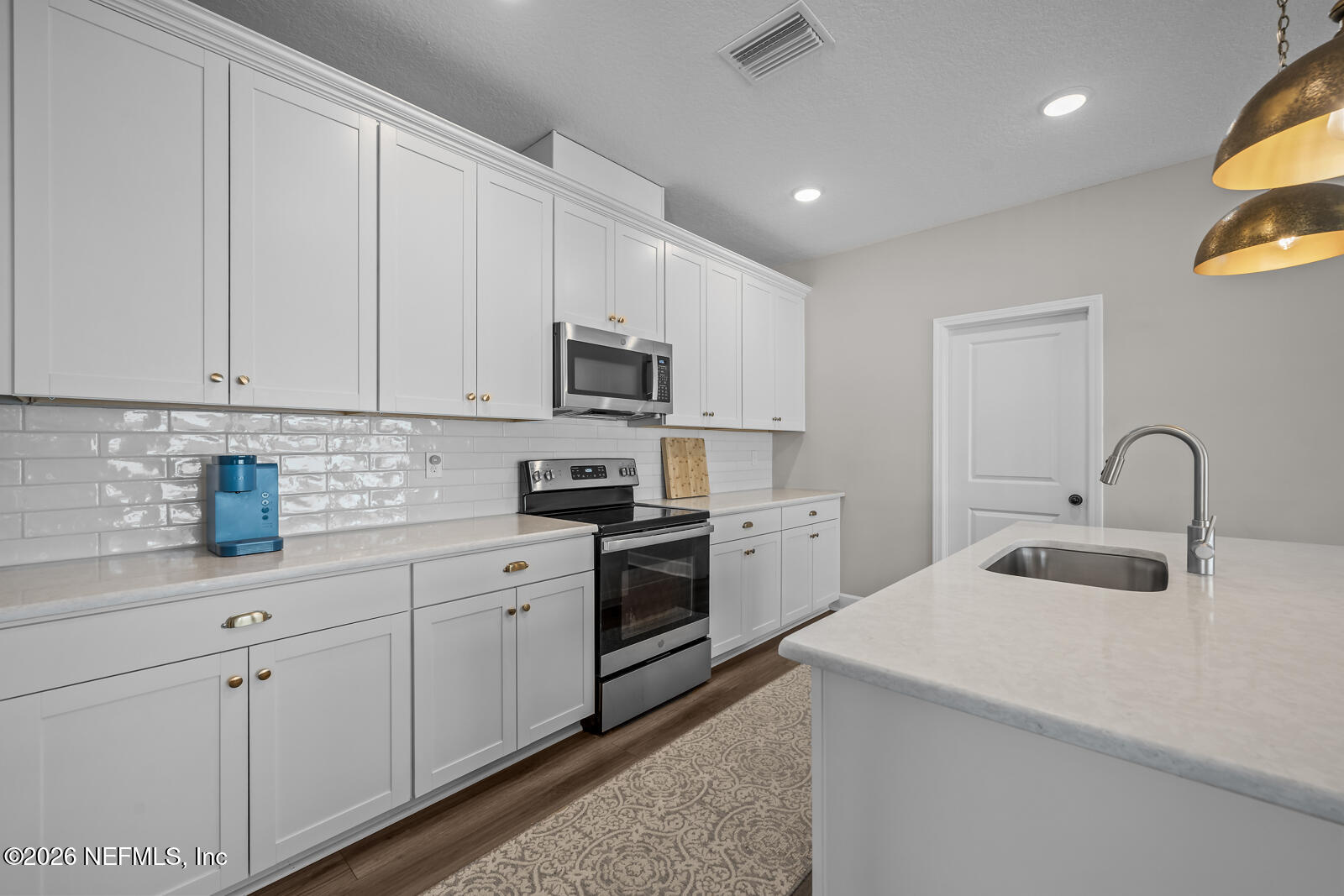 9915 REVOLUTION Court