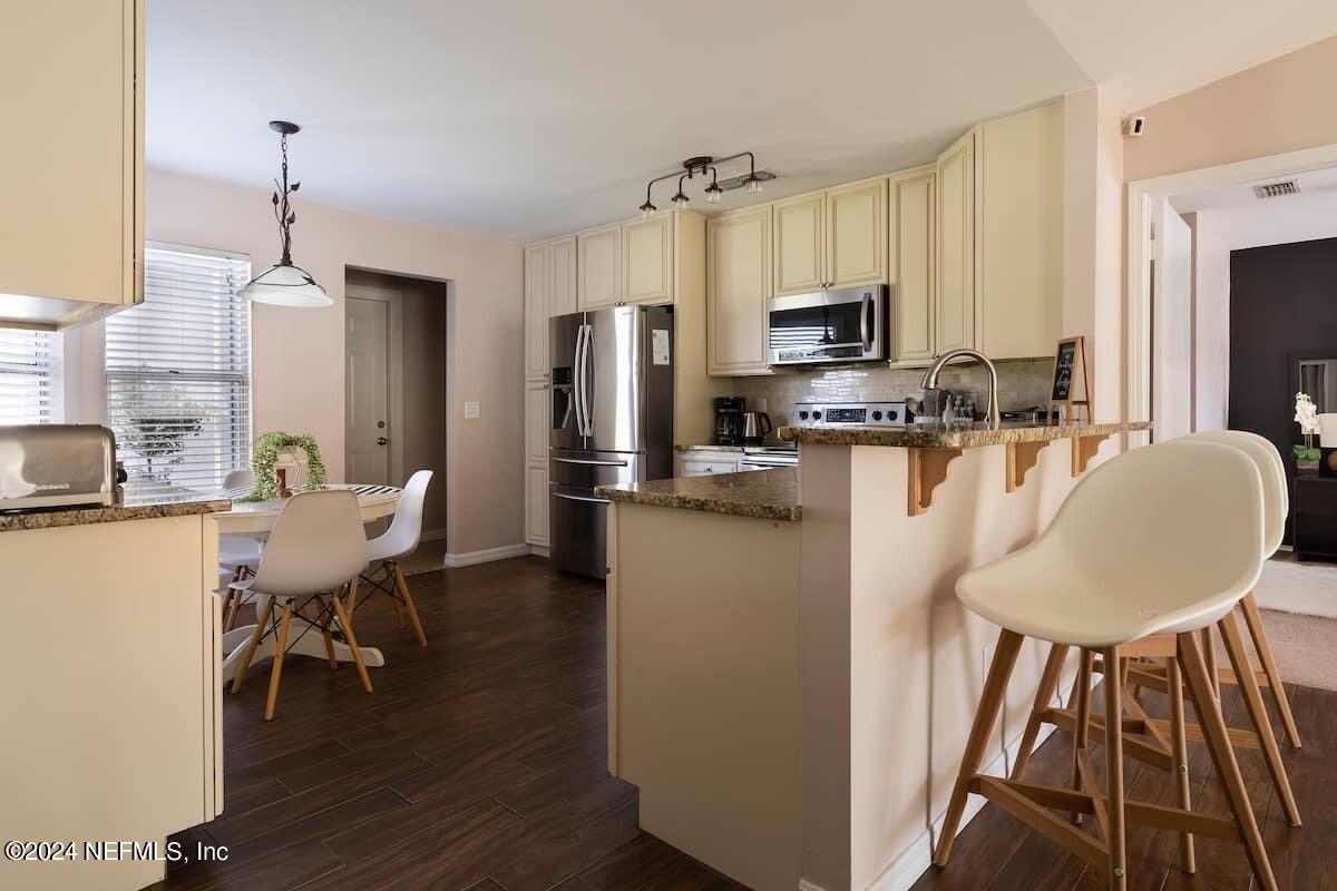 260 LEATHERLEAF Drive