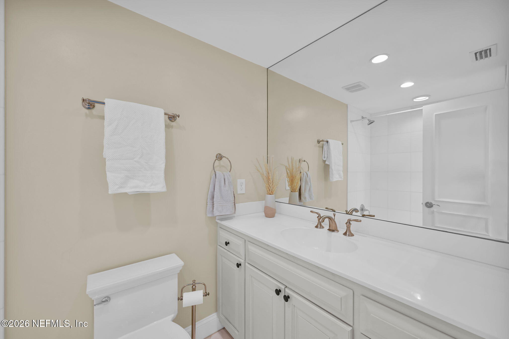 1596 LANCASTER Terrace 3B