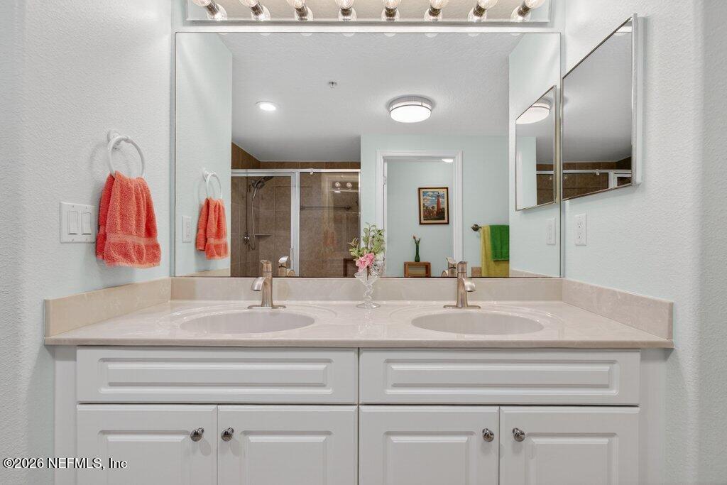 80 SURFVIEW Drive 611